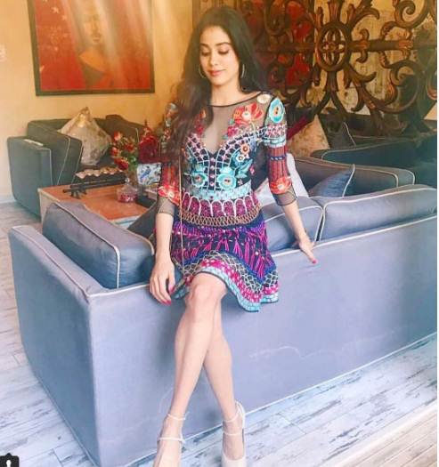 jhanvi kapoor,jhanvi kapoor bandra,jhanvi kapoor outings, Mom, Mom Trailer release, Bollywood
