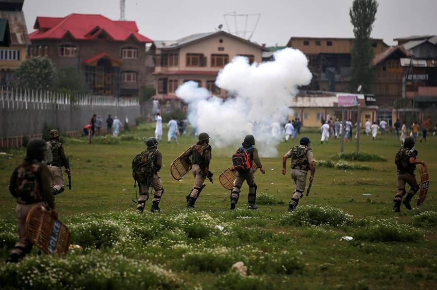 Eid, Eid 2017, Srinagar, Kashmir, Jammu Kashmir, Mehbooba Mufti, Stone Pelter, Kashmir Violence, Jansatta, Kashmir News"