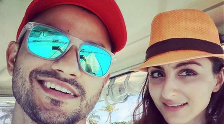 Rishi Kapoor and Neetu Singh's Love Story, Jaya and Amitabh bachchan's Love Story, Hema and Dharmendra's Love Story, Ajay and Kajol's Love Story, Soha and Kunal's Love Story, ritesh deshmukh and genelia's love story, Abhishek bacchan and Aishwarya rai love Story, Akshay Kumar And Twinkle khanna's Love Story, Rikhi kapoor and neetu Singh love Story