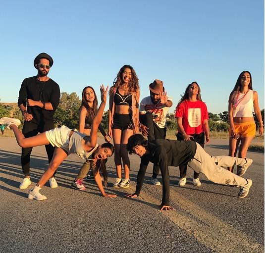 khatron ke khiladi, rohit shetty, manveer gujjar, lopamudra raut, nia sharma, rithwik dhanjani, karan wahi, geeta phogat