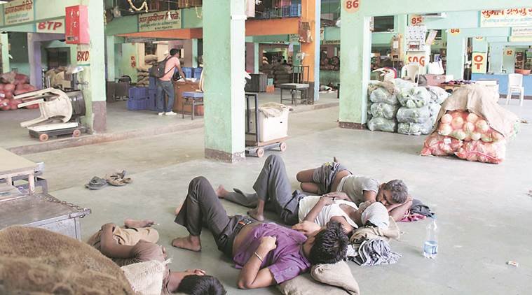 महाराष्ट्र में छिटपुट हिंसक घटनाओं के बीच किसानों की हड़ताल लगातार पांचवें दिन जारी है।