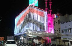 ईद पर मुसलमानों ने तिरंगे के रंग में रंगी मस्जिद, इमाम बोले- खून में है हिंदुस्तान, दुख है कि दिखानी पड़ रही है देशभक्ति