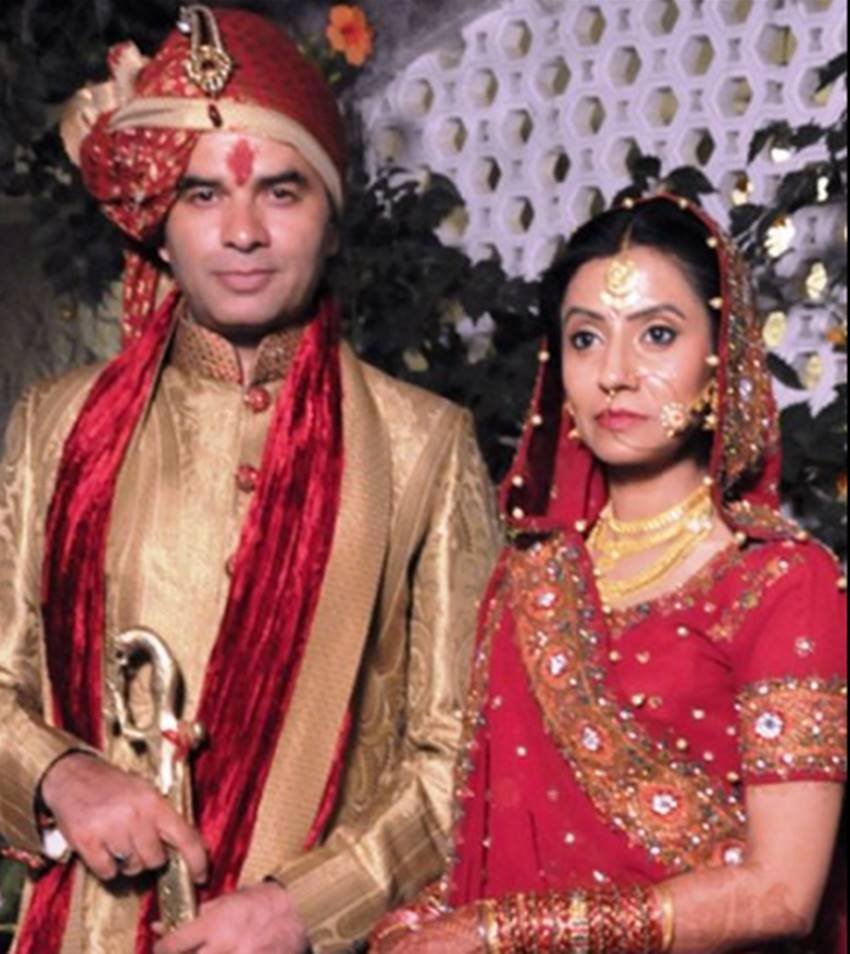 Bollywood Singers Wives, Singers Wives, Bollywood Singers And Their Wives, Playback Singers Wives Pics, Arijit Singh and Koel Roy , Sonu Nigam and Madhurima Nigam, Kailash Kher and Sheetal Kher, A.R.Rahman and Saira Banoo, Atif Aslam and Sara Bharwana, Honey Singh and Shalini, Badshaah and Jasmine, Shaan and Radhika, Abhijeet, Mohit Chauhan, K K, Papon, Photo Gallery, Jansatta