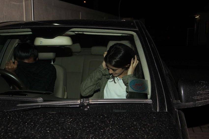 "Navya Naveli Nanda, Amitabh Bachchan, Navya Naveli Nanda pics, Navya Naveli Nanda at Juhu, Navya Naveli Nanda with Mystery Boy, Navya Naveli Nanda Amitabh Bachchan, NewYork University, hindi news, entertainment, jansatta