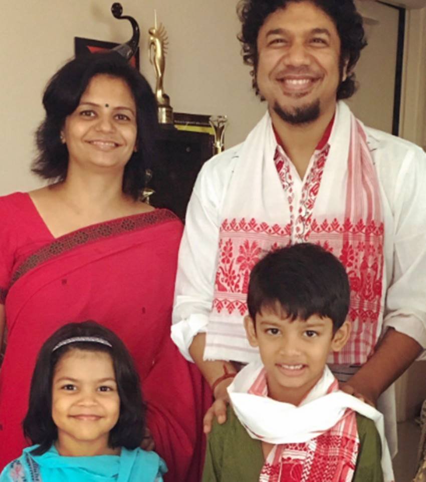 Bollywood Singers Wives, Singers Wives, Bollywood Singers And Their Wives, Playback Singers Wives Pics, Arijit Singh and Koel Roy , Sonu Nigam and Madhurima Nigam, Kailash Kher and Sheetal Kher, A.R.Rahman and Saira Banoo, Atif Aslam and Sara Bharwana, Honey Singh and Shalini, Badshaah and Jasmine, Shaan and Radhika, Abhijeet, Mohit Chauhan, K K, Papon, Photo Gallery, Jansatta