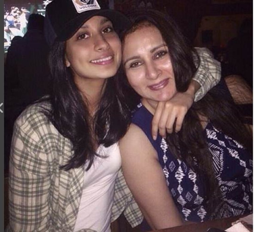 Kajol and Nysa Devgn, Sanjay and Sunil Dutt, Hema Malini and Esha Deol, Poonam Dhillon and Paloma Dhillon, Sharmila Tagore and Soha Ali Khan, Jackie Shroff and Tiger Shroff, Gauri Khan and Suhana Khan, Amrita Singh and Sara Ali Khan, Saif Ali Khan and Ibrahim Ali Khan, Aarav Kumar and Twinkle Kapadia, shahrukh khan and aryan khan, bollywood stars, bollywood news in hindi, entertainmnent news in hindi