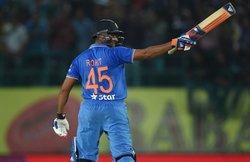 IND Vs AUS: 14वां शतक जड़ने वाले रोहित शर्मा ने वनडे क्रिकेट में छुआ यह कीर्तिमान