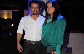 bollywood villains and wives, bollywood villains, bollywood villains list, villains wife, Villians wife photo, indian villain pics, ranjeet, sonu sood, prakash raj, shakti kapoor