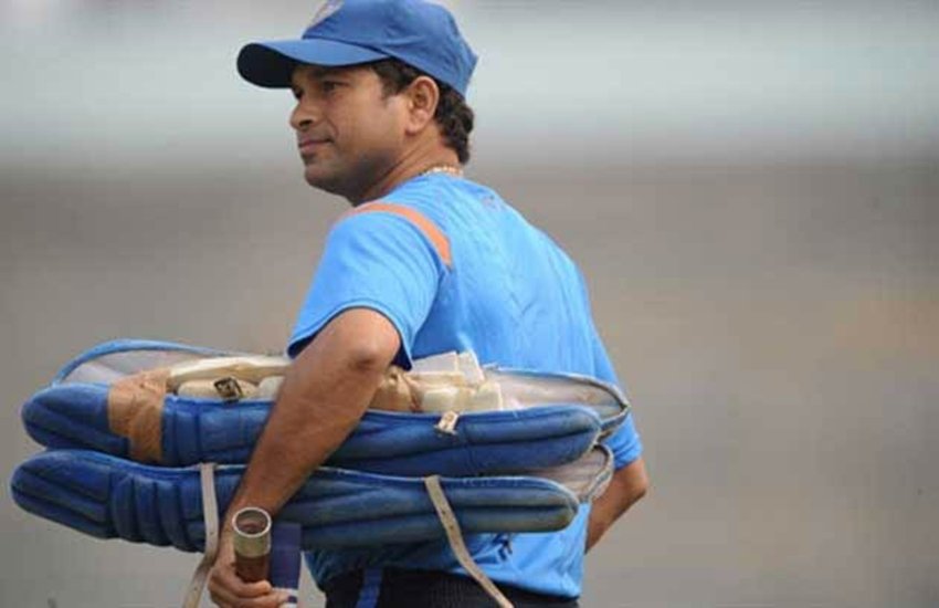सचिन तेंदुलकर आज भी उस शख्स की तलाश में है मगर कभी वो मिला नहीं। सचिन को इसे लेकर बेहद अफसोस भी है। (Photo Courtesy: BCCI)