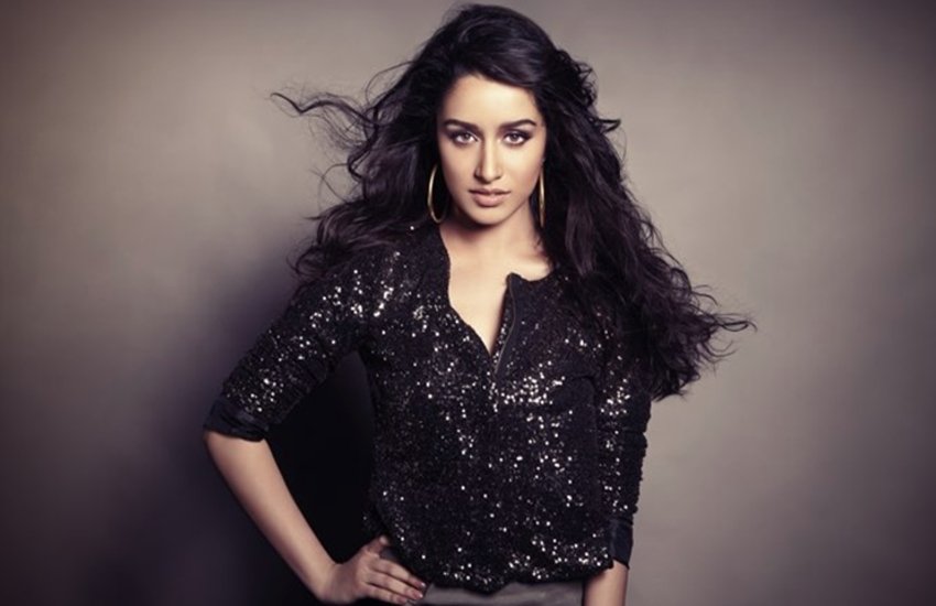 Shraddha Kapoor, Jabra Fan, Autograph on Kidney, Fan Asked Kidney Autograph, Shraddha Kapoor Mad Fan, Shraddha Kapoor Shakti Kapoor, Shraddha Kapoor Haseena The Queen of Mumbai, Shraddha Kapoor Twitter interaction, Shraddha Kapoor Apoorva Lakhia Movie, Shraddha Kapoor Haseena Parkar, Shraddha Kapoor Bollywood News