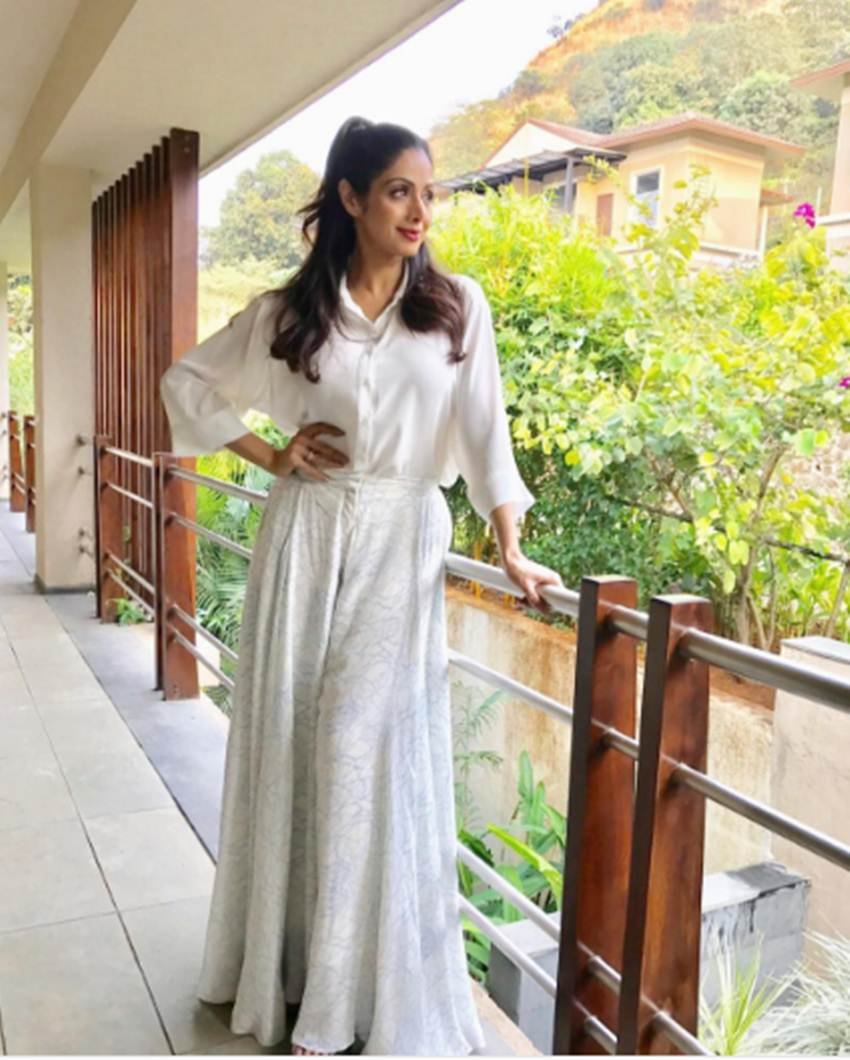 Sridevi and Jhanvi, Jhanvi and Media Repots, Sridevi Daughter Jhanvi, Jhanvi Bollywood Bebut, Jhanvi, Sridevi, Actress Sridevi, Actress Jhanvi, Entertainment Hindi News, Jansatta, Sridevi Latest Photos, Sridevi pics gallary, sridevi glamorous Photos