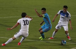 सुनील छेत्री को गुजरात लॉयन्स के मालिक ने बताया चौथा सबसे ज्यादा ‘रन’ बनाने वाला फुटबॉलर, सोशल मीडिया पर खूब उड़ी खिल्ली