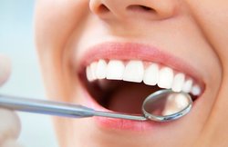 हल्दी और संतरे का छिलका चमकाएगा पीले-बदरंग दांतों को, जानिए क्‍या हैं और उपाय