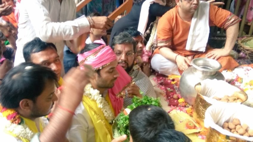 मन्नत पूरी करने के लिए स्वास्थ्य मंत्री को लगातार 3 दिन तक वृंदावन के बांके बिहारी मंदिर में सुबह-शाम निर्जला रहकर पूजा-पाठ करना होगा।