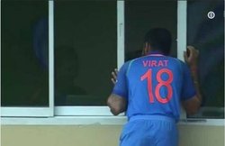 ड्रेसिंग रूम में झांकते विराट कोहली की तस्वीर वायरल, ट्विटर यूजर्स के कमेंट्स पढ़कर हो जाएंगे लोटपोट