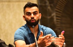 दूसरे T20 मैच के लिए गुवाहाटी पहुंची टीम इंडिया का हुआ भव्य स्वागत, विराट कोहली की फोटो बनी चर्चा का विषय