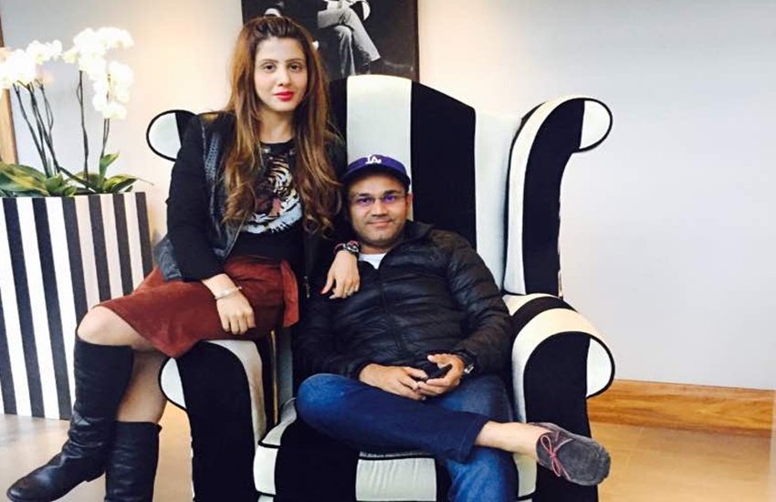 virendra-sehwag-with-wife-1 virendra-sehwag-with-wife-1