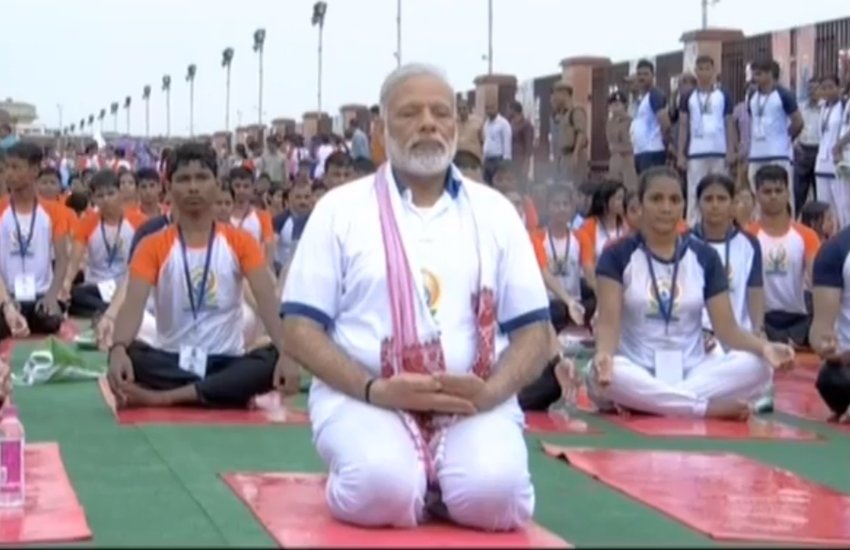 पीएम मोदी योग करते हुए। (Source: ANI Video Grab) पीएम मोदी योग करते हुए। (Source: ANI Video Grab)