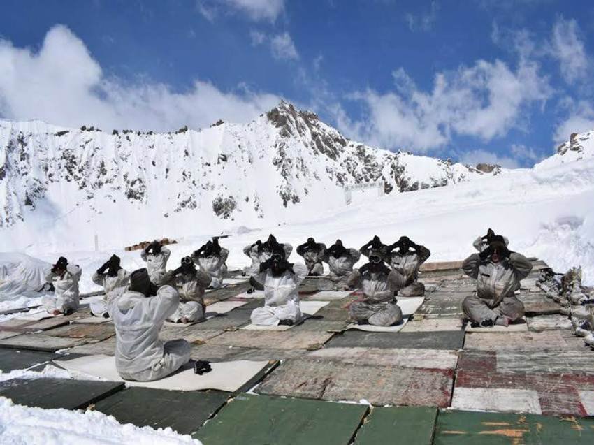 Troops at the highest battle field #SiachenGlacier and at #DeltaForce celebrating International Day of Yoga today. #IDY2017 #IndianArmy