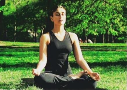 करीना कपूर भी योग की बड़ी प्रशंसक हैं।