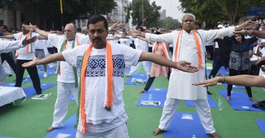 Kumar,Venkaiah, Pm Modi yoga, Arvind Kejriwal Yoga, Arvind Kejriwal Yoga photos, Naidu,Arvind,Bihar,Delhi,Government,NDA , Introducing yoga in schools good idea: Kejriwal,news, India news,