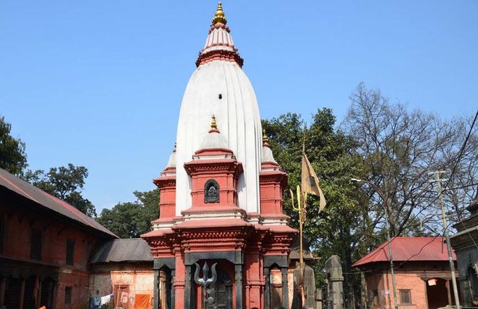 मंदिर में चोरी करने आए शख्स ने निकाल ली भगवान की आंखें, सीसीटीवी में कैद हो गई पूरी वारदात