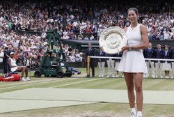 वीनस विलियम्स को हराकर गार्बीन मुगुरुजा ने जीता महिला सिंगल्स विंबलडन का खिताब