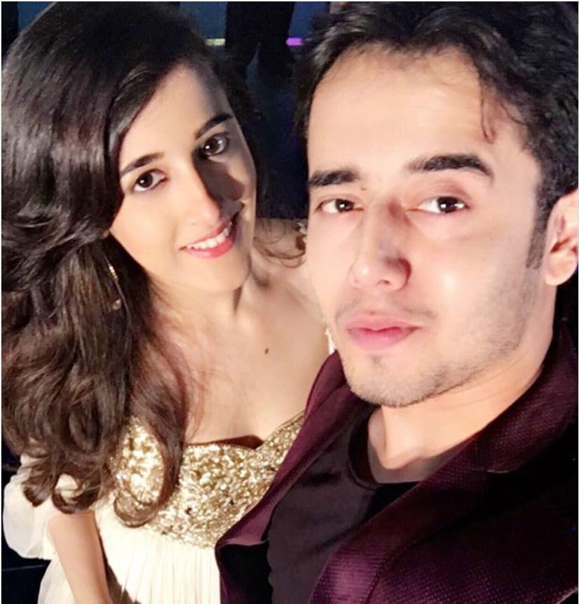 नुपूर टीवी एक्टर जान खान को डेट कर रही हैं।