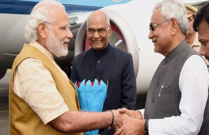 पीएण मोदी और राष्ट्रपति कोविंद के साथ नीतीश कुमार