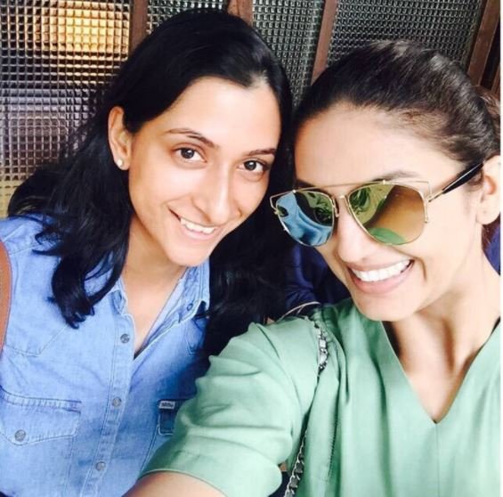 अनीशा हुमा कुरैशी के साथ।