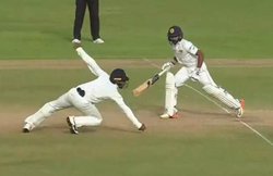 VIDEO: बल्ले से फेल रहे अभिनव मुकुंद, लेकिन की एेसी फील्डिंग जिसे देखकर हर कोई रह गया भौचक्का