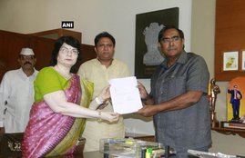 gujarat congress, congress mla resign, balwantsinh ra​jput, tejashree patel, rajya sabha elections​, gujarat assembly, gujarat assembly elections, shankersinh vaghela, gujarat news, Hindi news