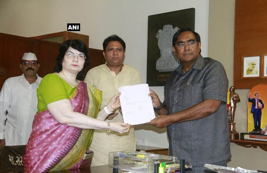 gujarat congress, congress mla resign, balwantsinh ra​jput, tejashree patel, rajya sabha elections​, gujarat assembly, gujarat assembly elections, shankersinh vaghela, gujarat news, Hindi news