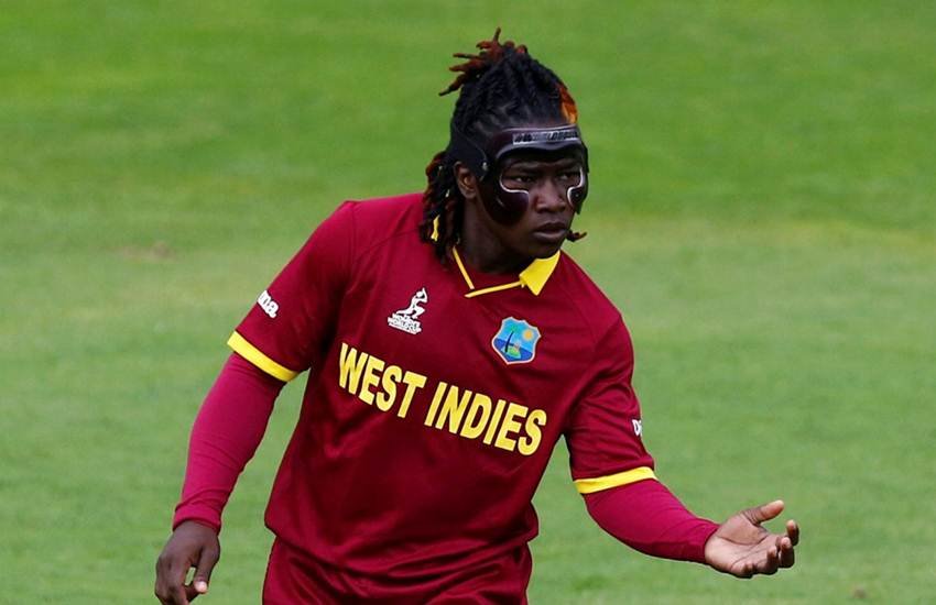 जबआईसीसी वुमेंस वर्ल्ड कप में वेस्टइंडीज की खिलाड़ी ने मास्क लगाया