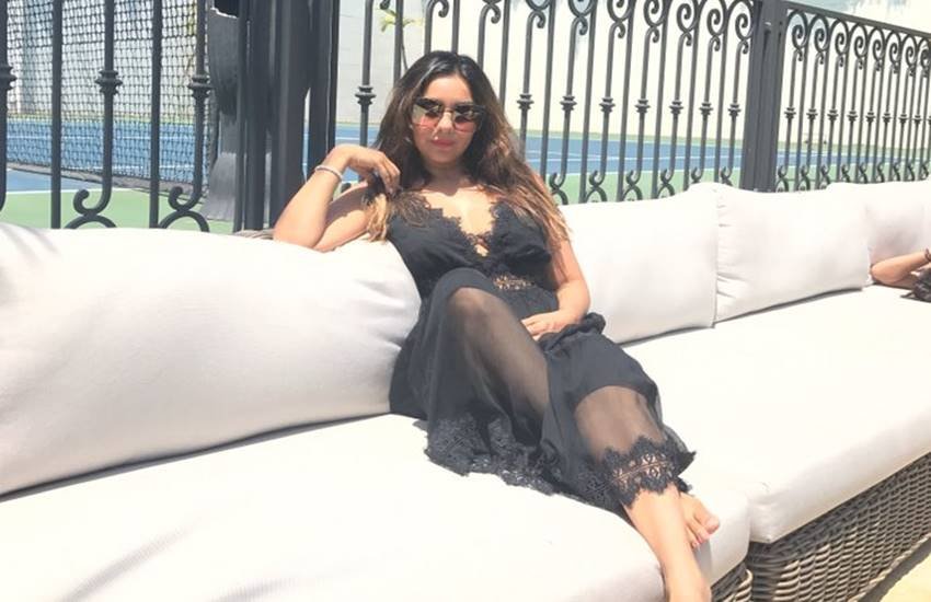 Gauri Khan Shares Pictures with Hritik Roshan, Karan Johar, Suzzane Khan and Friends, Taking Sun Bath in LA, Shah Rukh Khan Ready to Launch New Song of Jab Harry Met Sejal