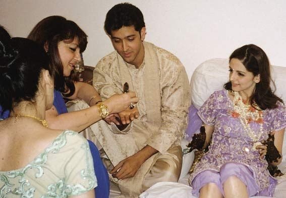 himesh reshammiya and komal marry, sajid nadiadwala with divya bharti marry, bhagyashree and himalaya dasani, shashi kapoor jennifer kendal, aditi rao hydari marriage satyadeep mishra marriage, asha bhosle or ganpatrao bhosle, Dilip Kumar Kaamini Saira Banu