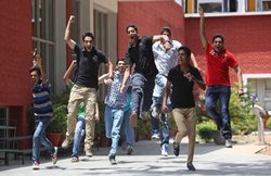 JEE Advanced 2017: सुप्रीम कोर्ट ने काउंसलिंग पर लगी रोक हटाई, IIT, NIT में एडमिशन रहेंगे जारी