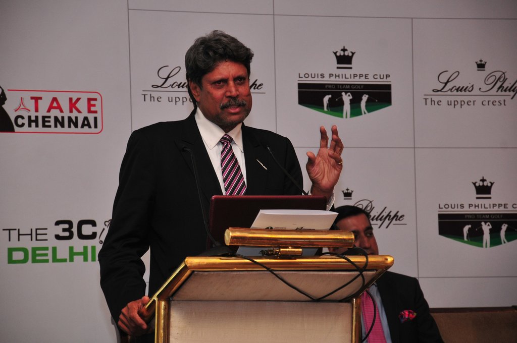 कपिल देव का नाम आज भी भारत के बेहतरीन ऑलराउंडर्स में लिया जाता है।