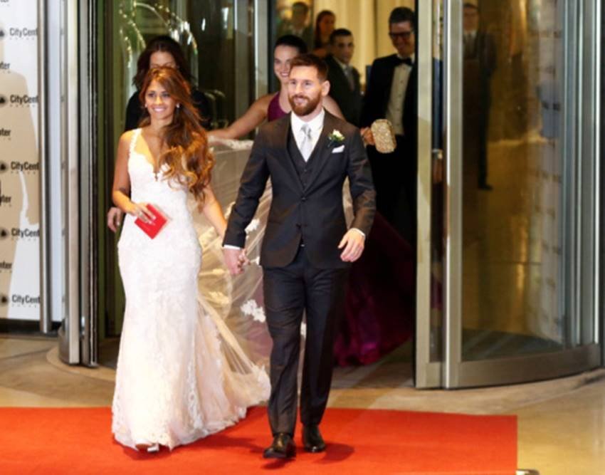 Lionel Messi, Lionel Messi wedding, Lionel Messi marriage, Lionel Messi Antonella Roccuzzo, Antonella Roccuzzo and Messi marriage, Messi Antonella, Messi marries Antonella, Antonella Roccuzzo, Football, Soccer, Neymar, Luis Suarez, Gerard Pique, Carles Puyol, Sports News, Messi marriage photos