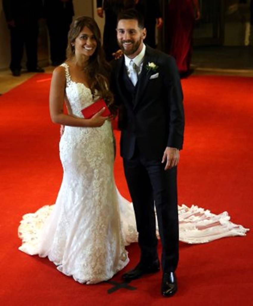 Lionel Messi, Lionel Messi wedding, Lionel Messi marriage, Lionel Messi Antonella Roccuzzo, Antonella Roccuzzo and Messi marriage, Messi Antonella, Messi marries Antonella, Antonella Roccuzzo, Football, Soccer, Neymar, Luis Suarez, Gerard Pique, Carles Puyol, Sports News, Messi marriage photos
