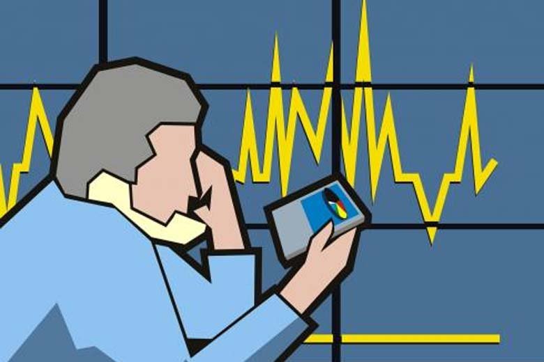 इस बाजार में यूनानी-आयुर्वेदिक दवाएं खानदानी नुस्खों की शर्त के साथ बेचते वैद्य हैं, जो हर मर्ज के शर्तिया इलाज का दावा करते हैं। 