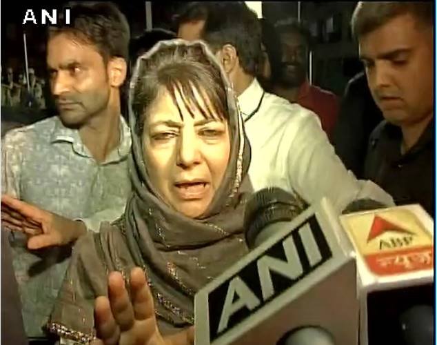 Mehbooba Mufti, CM Mehbooba Mufti, Jammu Kashmir chief minister Mehbooba Mufti, JK CM Mehbooba Mufti, Jammu and Kashmir, Anantnag , Farooq Abdullah, National Conference, PDP, Peoples democratic party, Kahmir issue, Third party involvement, India, Pakistan, China, America, Syria, Hindi news, Jansatta