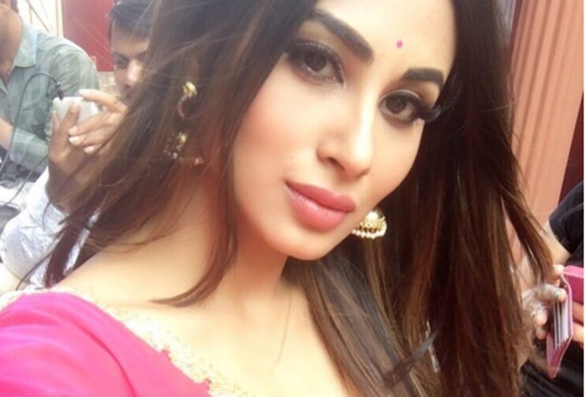 Mouni Roy Photos, Mouni Roy HD Photos, Mouni Roy Pics, Mouni Roy HD Wallpapers, Mouni Roy Instagram, Mouni Roy Naagin, Devo ke Dev Mahadev Mouni Roy