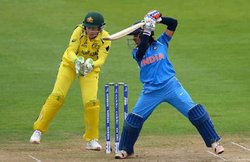 महिला विश्व कप 2017: मिताली राज ने बनाया विश्व रिकॉर्ड, दूसरी की फोटो के संग विराट कोहली ने दी बधाई, हुई खिंचाई