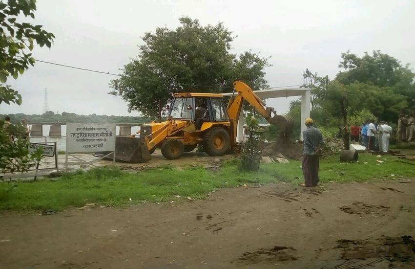Rajghat, Gandhi Memorial, Medha Patkar, Gandhi Memorial Madhya Pradesh, Gujarat Flood Narmada River, Madhya Pradesh, Madhya Pradesh administration, Hindi news, Jansatta