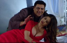 Weird Bollywood Couples, Most Weird On Screen Couples, On Screen Couples, Sunny Leone and Arjun Kapoor, Dhanush and Sonam Kapoor, Nawazuddin Siddiqui and Bipasha Basu, Irfan Khan and Deepika Padukone, Ranbir Kapoor and Aishwarya Rai, Aamir Khan and Sakshi Tanwar
