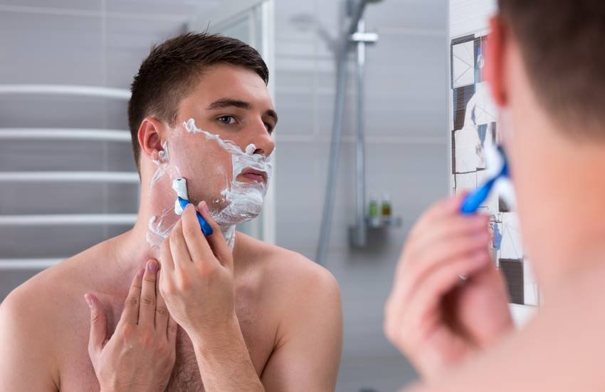 दाढ़ी बनाने के वक्त ये सिंपल स्टेप्स आजमाओ और स्मूद शेव पाओ दाढ़ी बनाने के वक्त ये सिंपल स्टेप्स आजमाओ और स्मूद शेव पाओ