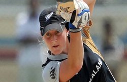 VIDEO: शाहिद अफरीदी से कम नहीं इस महिला बल्लेबाज के खेलने का अंदाज, लगाए इतने छक्के कि पाकिस्तान भी हो गया परेशान