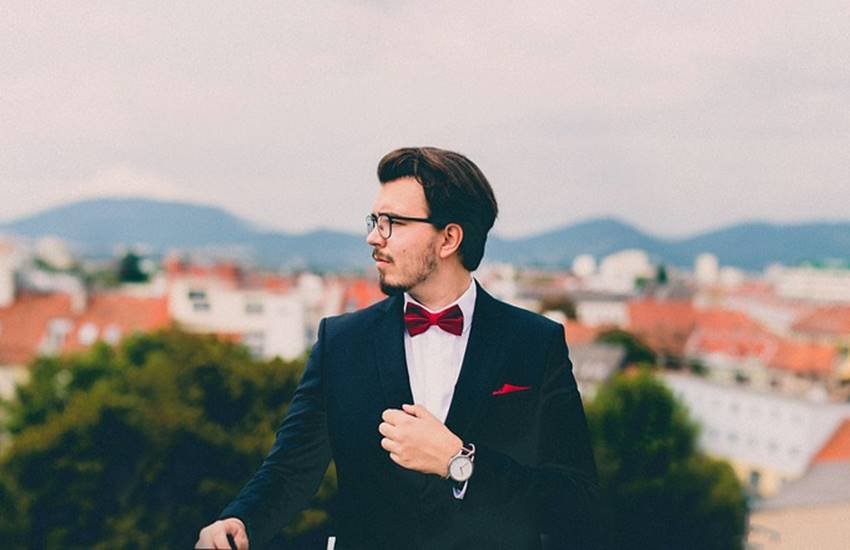 सूट पहनने के दौरान ये पांच बारीक गलतियां करते हैं ज्यादातर मर्द सूट पहनने के दौरान ये पांच बारीक गलतियां करते हैं ज्यादातर मर्द