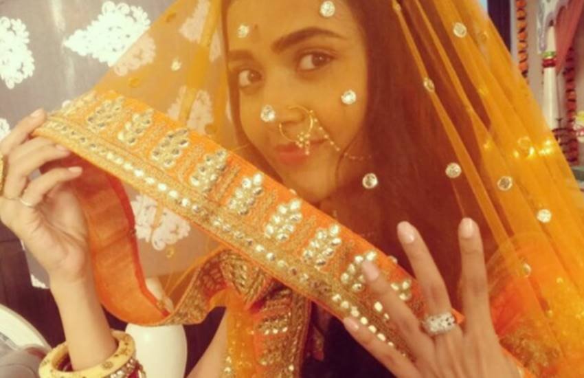 18 जुलाई को प्रसारित हुए पहले एपिसोड में दिखाया गया कि कैसे एक 9 साल का लड़का 18 साल की लड़की का पीछा करता है।